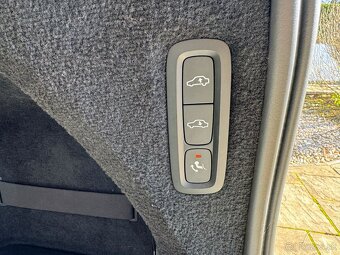 Volvo XC90 B5 Inscription 173KW DPH Jsem první majitel - 16