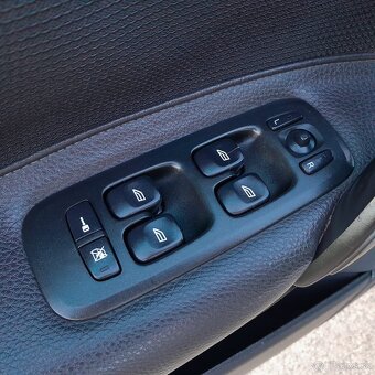 VOLVO S60 2.4 D MOMENTUM - 16