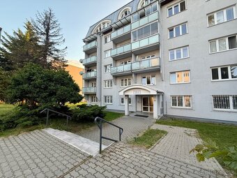 Menší zariadený 2KK širšie centrum + zasklený balkón - 16