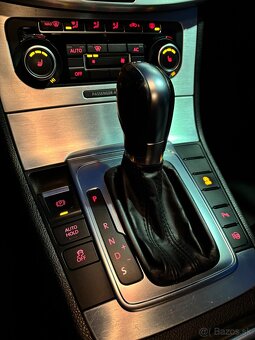 Volkswagen Passat B7 2.0 TDI DSG - 16