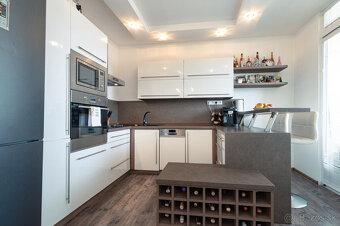 PRENÁJOM - MODERNE ZARIADENÝ 3 IZB BYT s LOGGIOU, ČORDÁKOVA, - 16