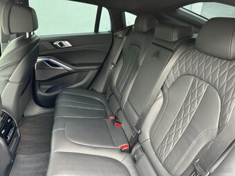 BMW X6 M50i, 2021 rok, 390 kW - 16