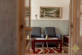 Zaujímavý, čiastočne zrekonštruovaný, rodinný dom v obci Buš - 16