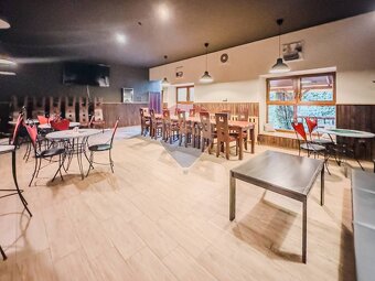 BUDOVA V CENTRE MESTA LUČENEC - 16