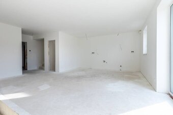 NA PREDAJ MODERNÝ 5i podpivničený RD s veľkou terasou Trnkov - 16