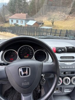 Honda city 1.4 i-DSI Benzín - 16