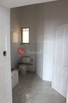 HISTORICKÁ BUDOVA / DOM - OBCHODY a BYTY v centre mesta Šahy - 16