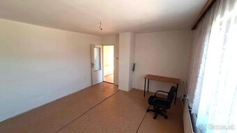 PREDAJ - 4 izbový poschodový rodinný dom na Leteckom poli v - 16