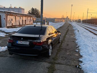 BMW 330i e90 2006 - 16