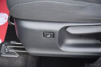 Toyota C-HR 1.8 Hybrid - slovenské auto - 16