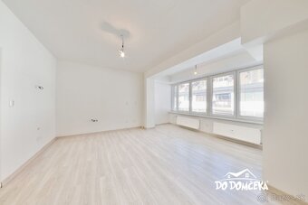 DO DOMČEKA | Bývanie s veľkorysým priestorom a vlastnou gará - 16