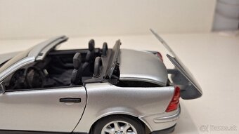 1:18 MERCEDES-BENZ SLK 230 - 16