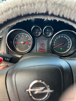 Opel astra 1,4 benzín rok 2010 - 16