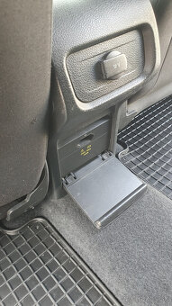 Predám VW Sharan 2.0TDI, 110kW, DSG, facelift 2016 model - 16