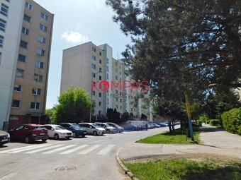 3-IZB. PRIESTRANNÝ BYT S LODŽIOU A KRÁSNYM VÝHĽADOM NA OKOLI - 16