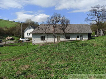 Veľký stavebný pozemok (1 ha) s vidieckym domom v tichej l - 16