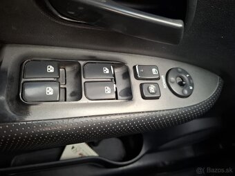 Kia Carens 2.0 LX - 16