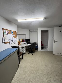 đ Na prenĂĄjom obchodnĂ© priestory â centrum VrĂștky - 16