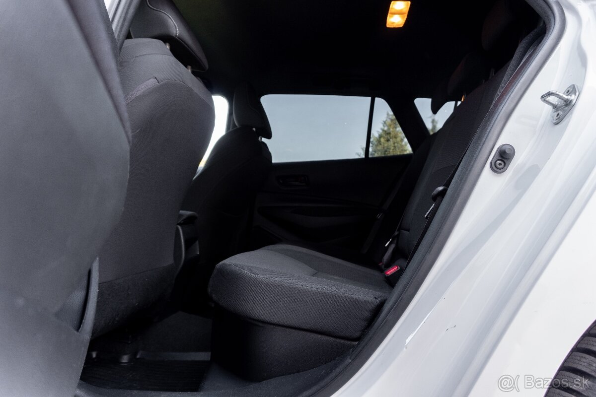 Toyota Corolla Combi 1.8 Hybrid - 17