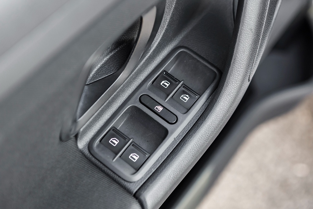 Škoda Fabia Ambiente 1 16V 63kW M5 12/2012 - 17