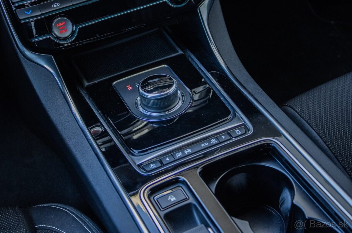 Jaguar XE 2.0 I4D R-SPORT AWD / DPH - 17