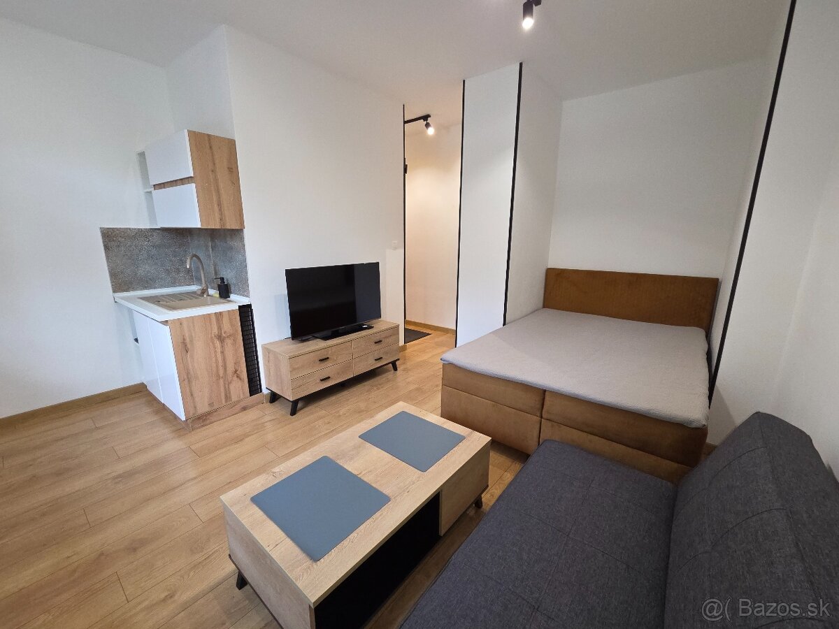 Ubytovanie v centre BB -od 3 hod.- - 17