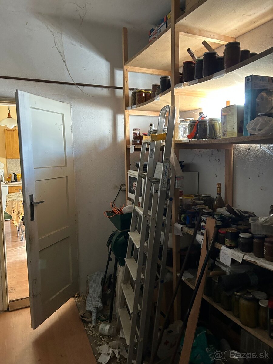 NA PREDAJ: Slnečný rodinný dom s veľkou záhradou v pokojnej - 17