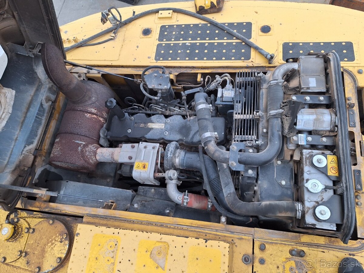 KOMATSU PC 240 LC - 17