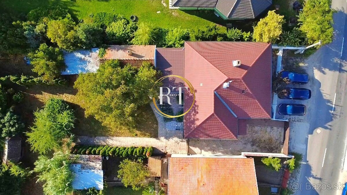 Útulný 3-izbový dom s veľkým pozemkom (910m2) a terasou - 17