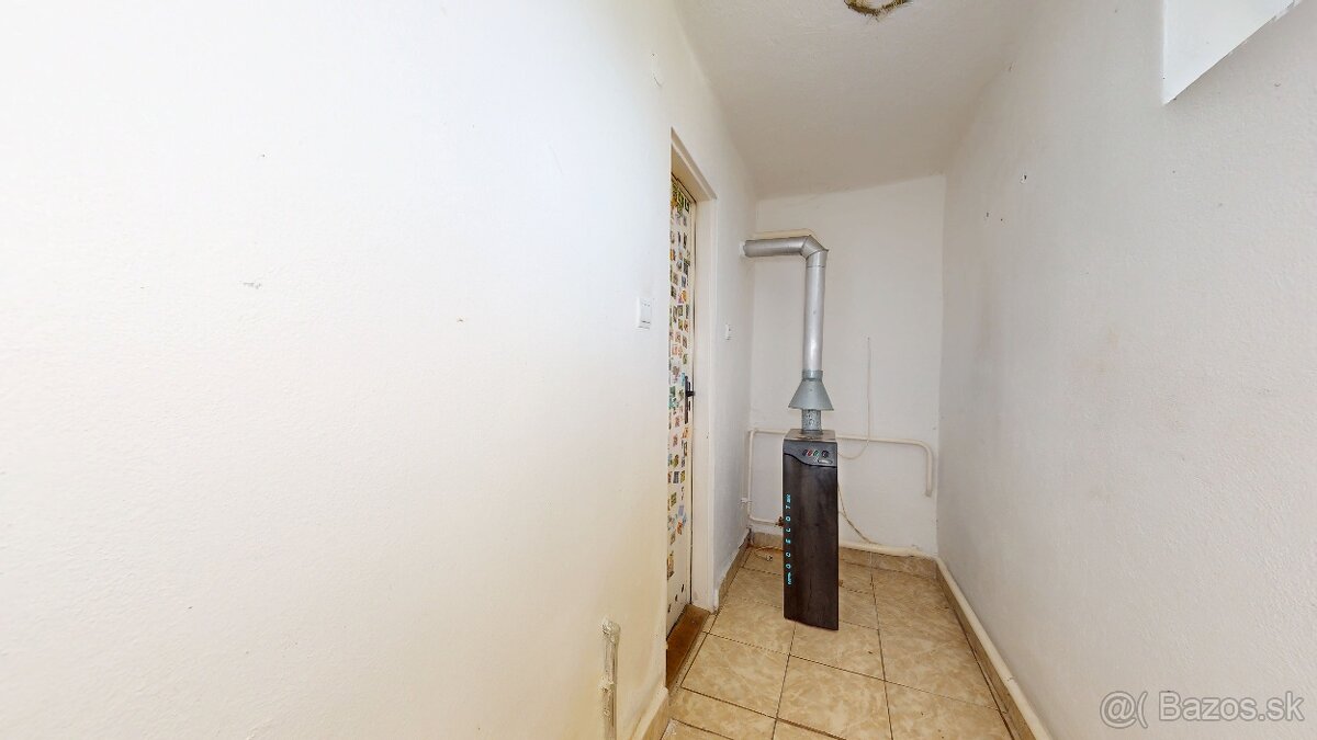 LIMITOVANÁ CENA - Starší rodinný dom so slnečným pozemkom - 17