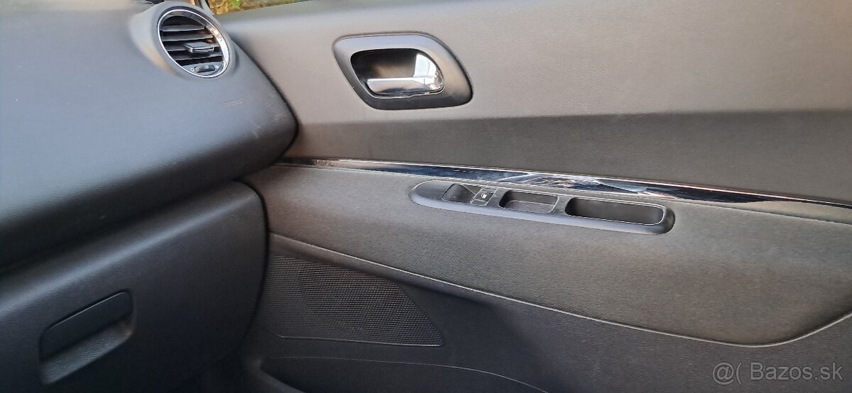 Peugeot 3008 1,6 HDi 11/2012 SK - 17