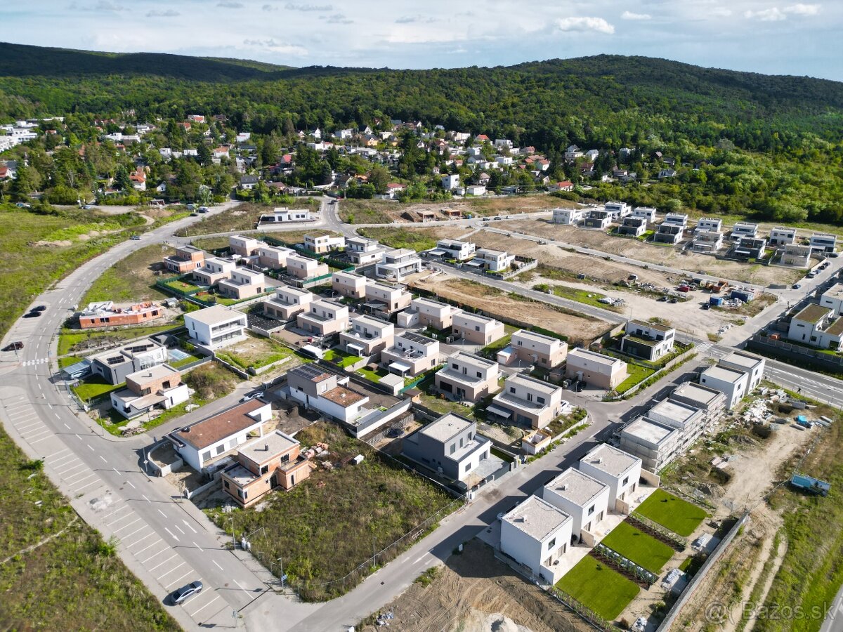 5i dom | pozemok 417m2 | 2x parking - 17