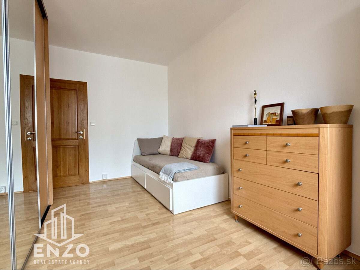 PRENÁJOM: Priestranný 4-izbový byt s výhľadom na hrad v cent - 17