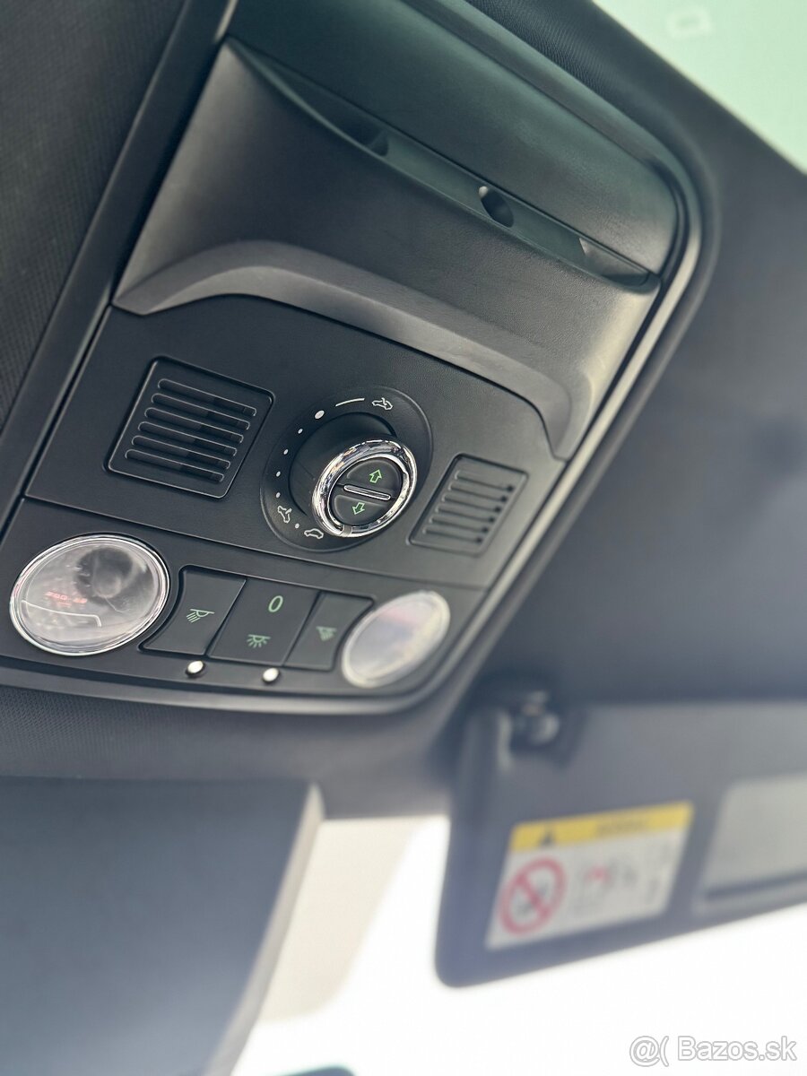 Škoda Octavia Combi RS 180kW, 2018, DSG - 17