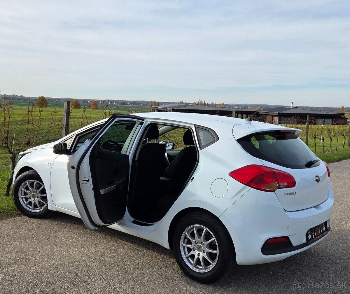 Kia Ceed 1.4 CRDi 66KW/90 koní R.V.07/2012 - 17
