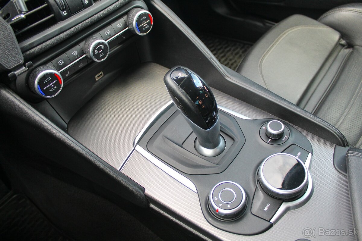 Alfa Romeo Giulia 2.2 JTDM Veloce AT AWD - 17