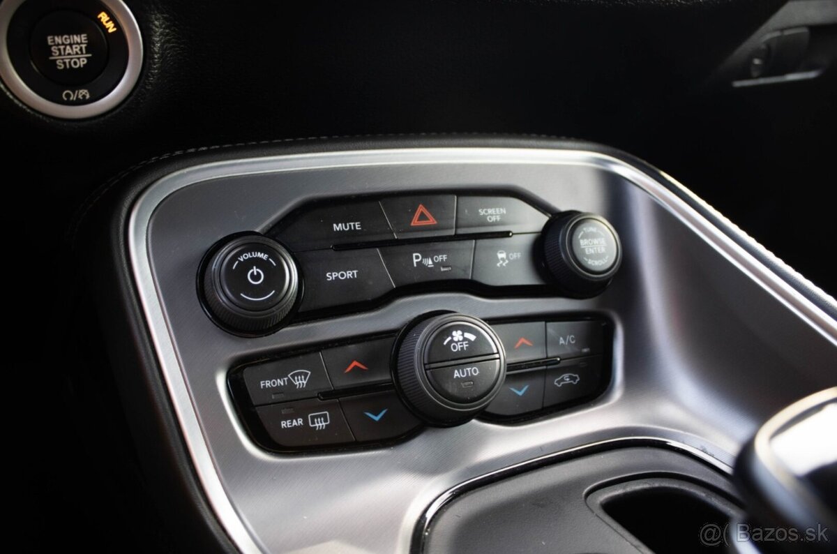 Dodge Challenger 5,7 HEMI RT - 17