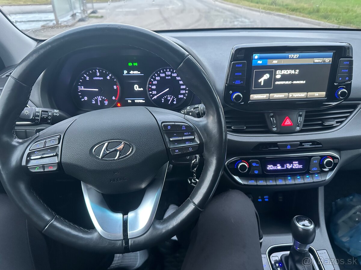 Hyundai i30 CW AUTOMAT 1.6 CRDi 85kw Family SR vozidlo - 17