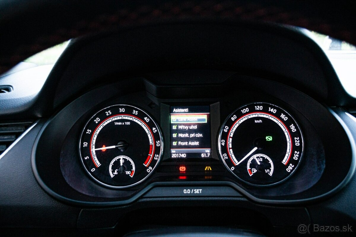 Škoda Octavia Combi 2.0 TDI RS DSG 4x4 - 17