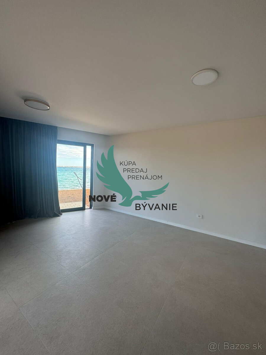 Chorvátsko - Na predaj novostavba apartmánu v prvej rade od - 17