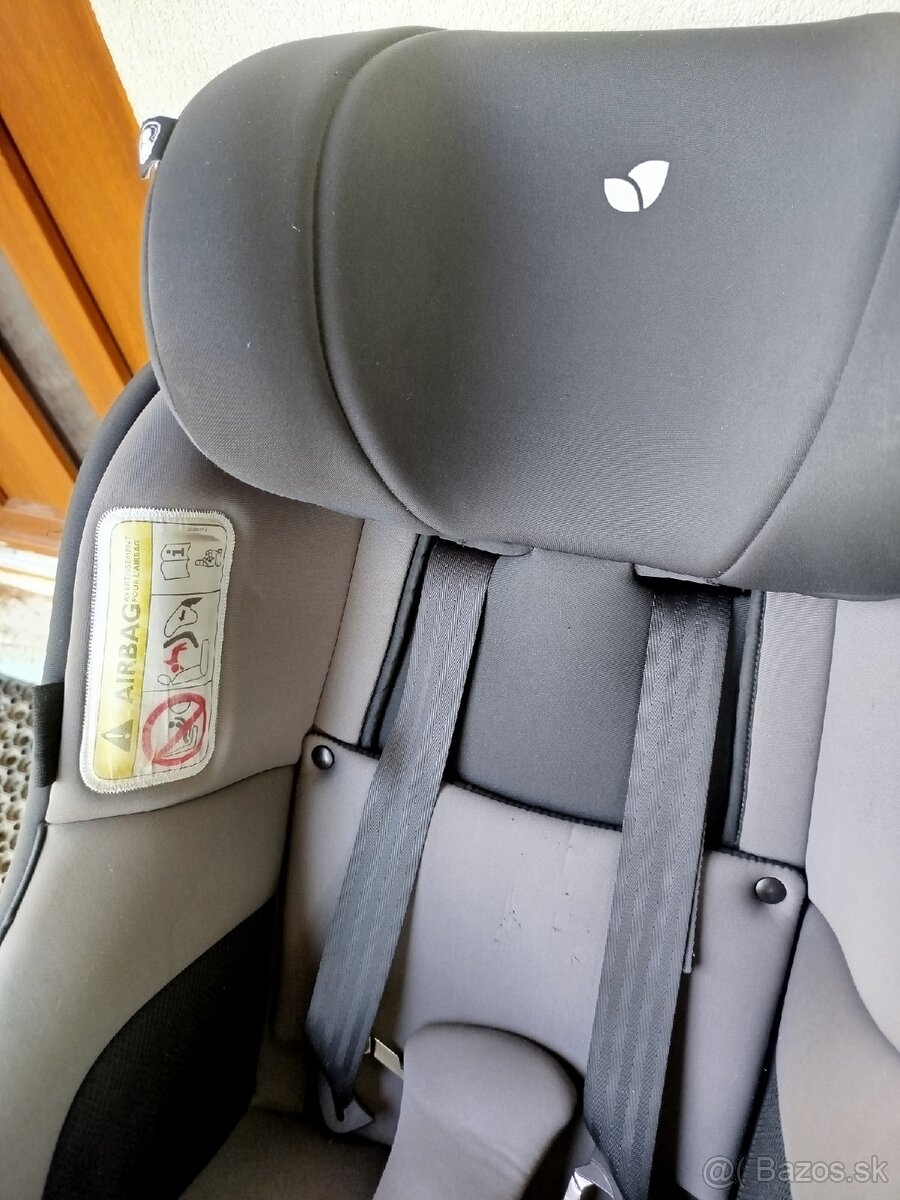 Autosedacka Joie spin 360 v takej čierno-šedej farbe - 17