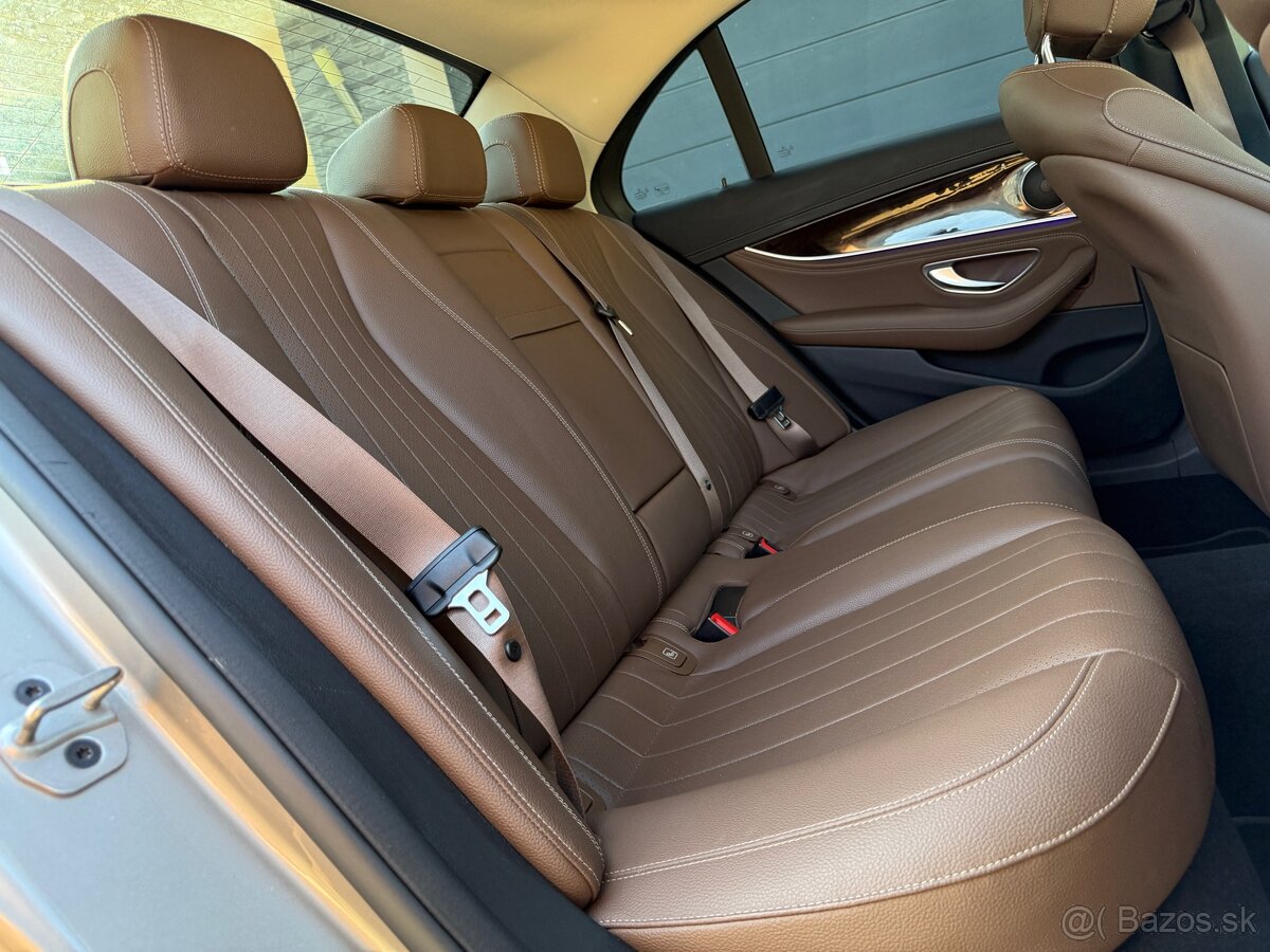 Mercedes-Benz E trieda Sedan - 17