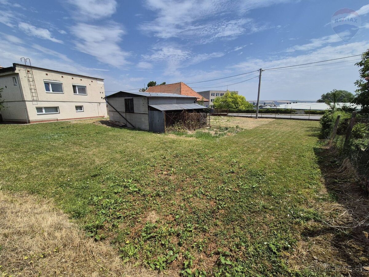 Prenájom – predajňa, sklady, parkovanie – NR Dolnočermánska - 17