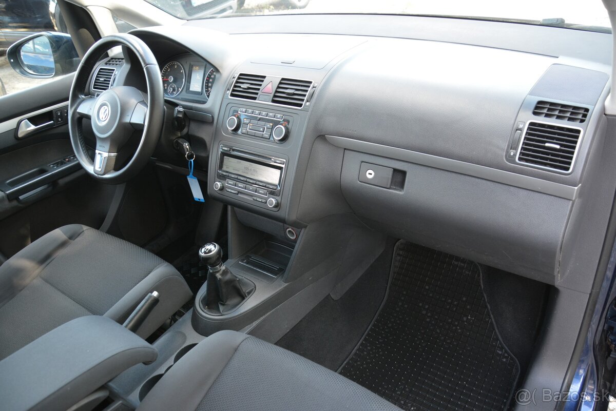 Volkswagen Touran 1.60 TDi 7 Miest - 17