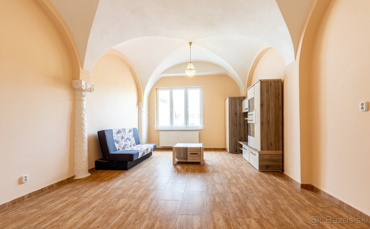 NA PREDAJ Historická polyfunkčná budova v srdci mesta Prešov - 17