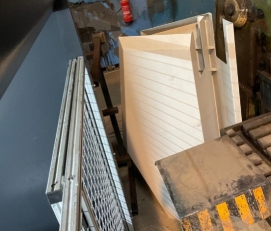 Rok výroby 2024, ohraňovací lis SX 30220 - 17