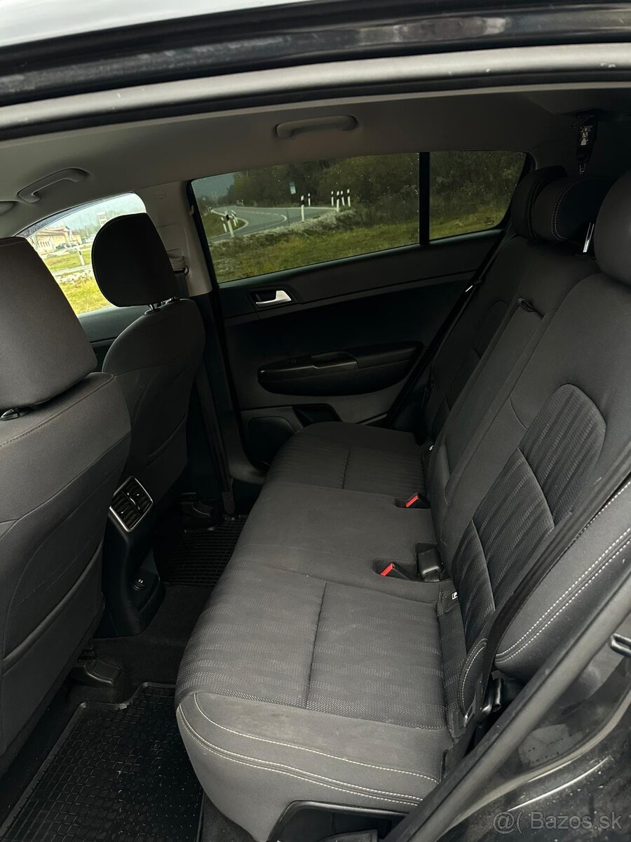 Kia Sportage 1,6 benzín 2018 - 17