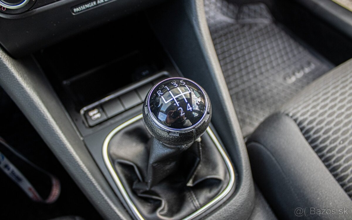 Volkswagen Golf 6 1.4 59kW M5 MODEL 2010 - 17