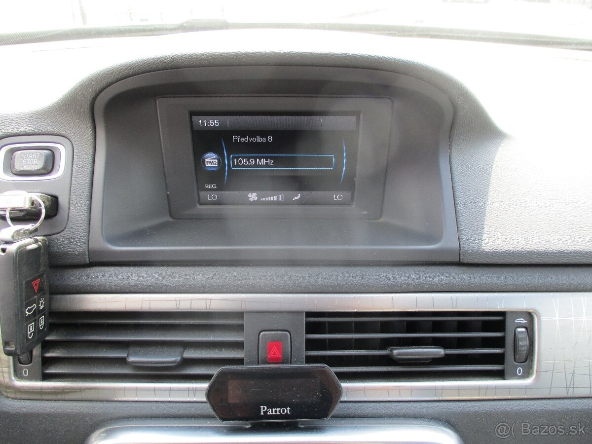 Volvo XC70 2,4D5 120KW Momentum Man. AWD 2012 DPH - 17