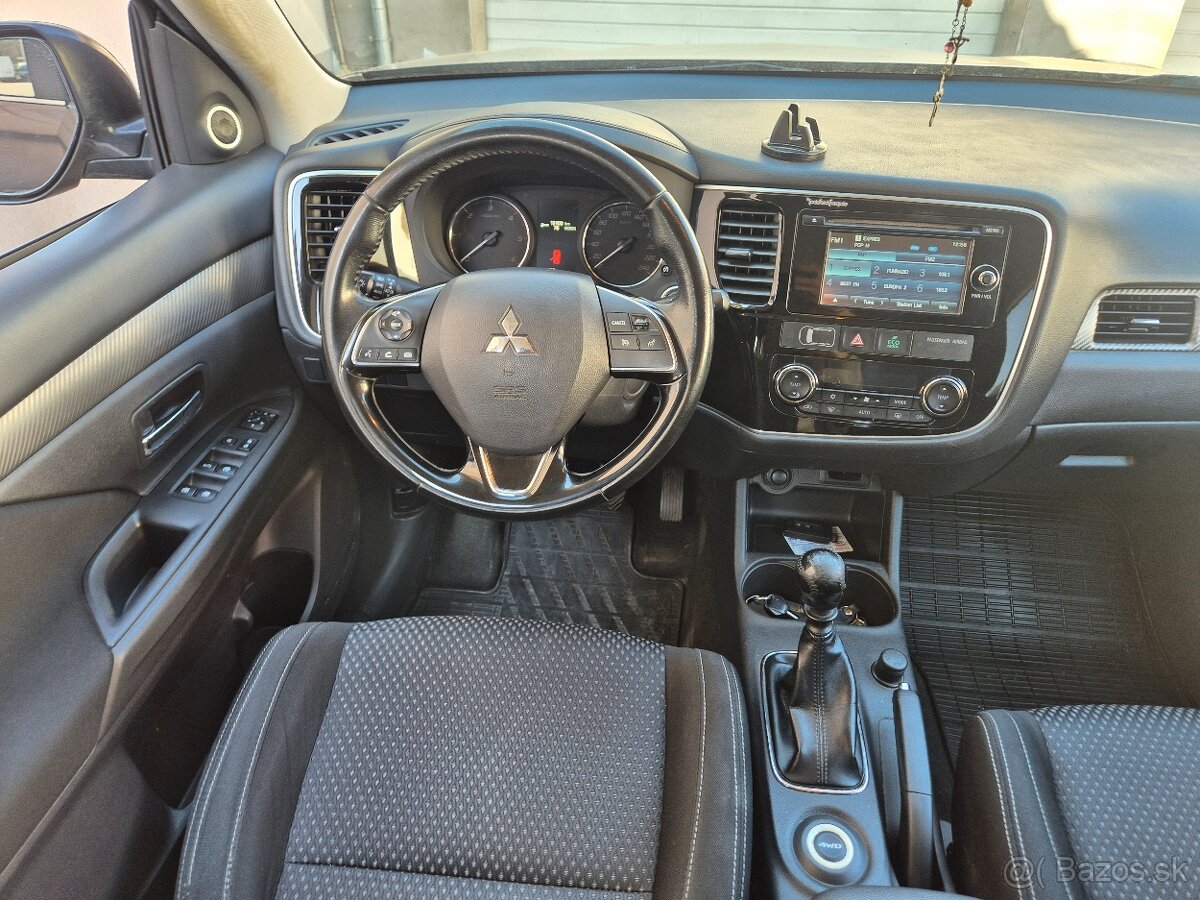 Mitsubishi Outlander 2.2D 4x4 7.miest - 17
